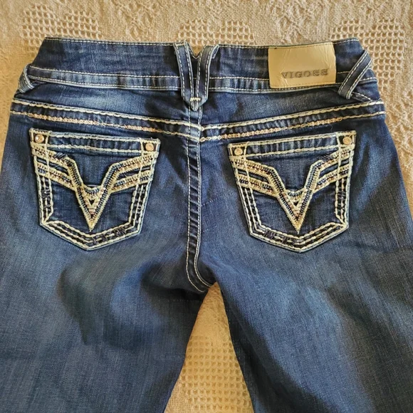 Women's Vigoss size 7/8 dark denim distressed jeans. The Chelsea bootcut. - Picture 7 of 16